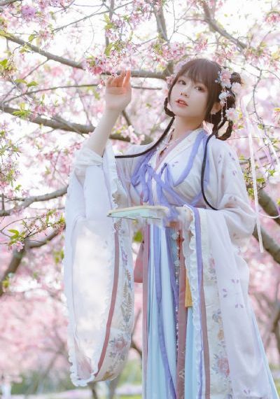 调教放荡丝袜美腿老师的导演是谁